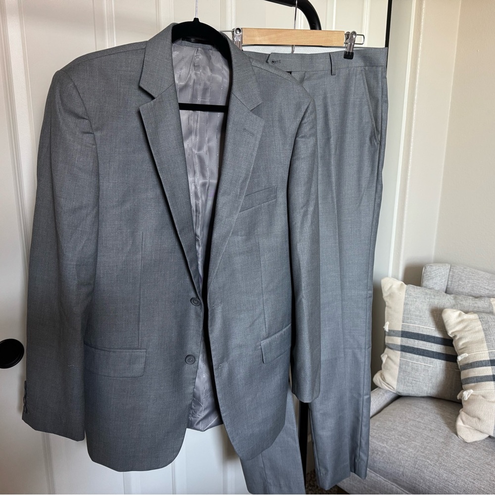 Men’s Gray Suit Set – Size 38R / 32W